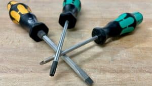 Kit 600 Petites Vis Et écrous Avec Tournevis 4-en-1 - Boîte Réparation Bricolage Neuve