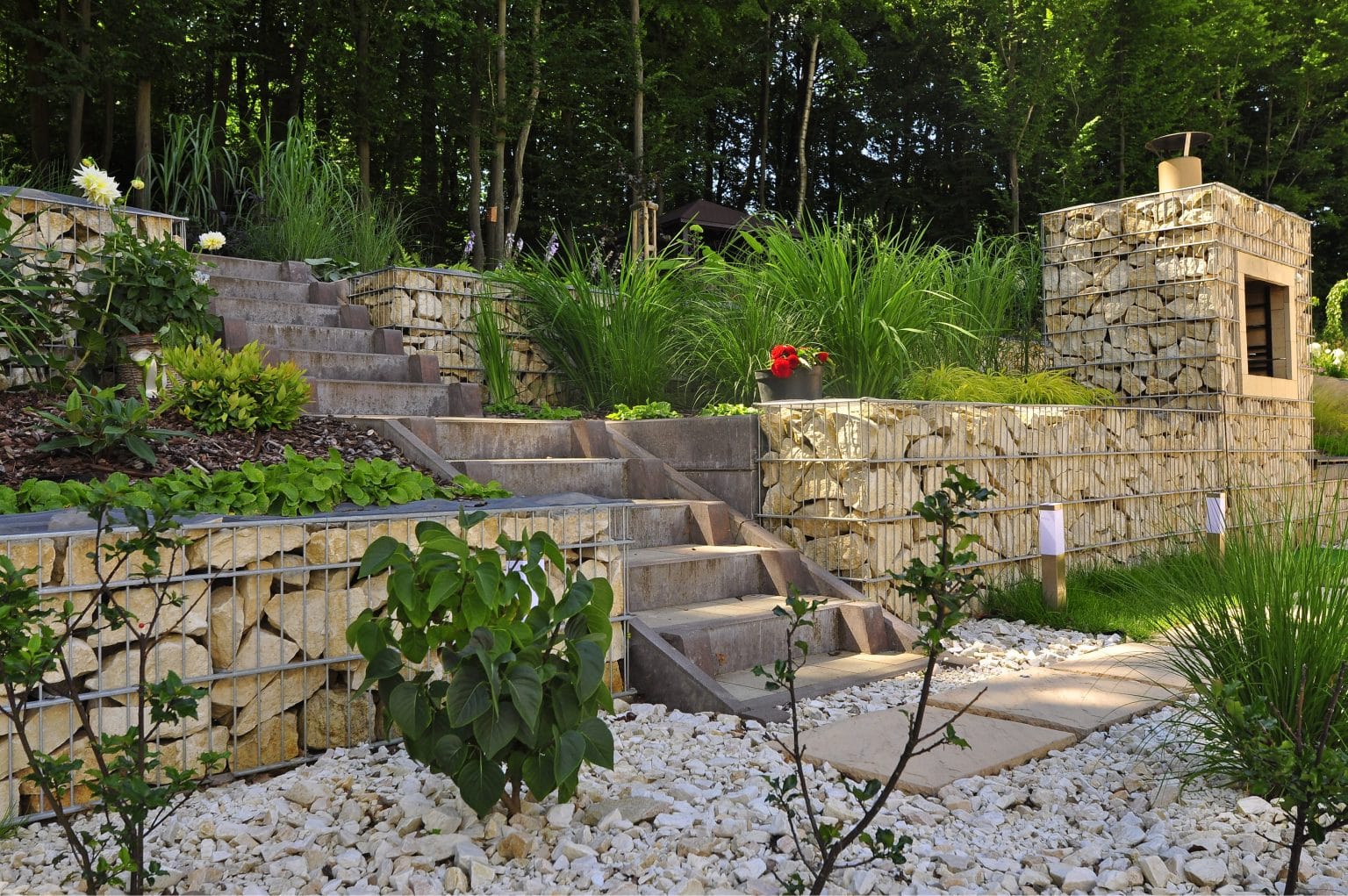 Comment faire un escalier dans un talus pentu : Le guide