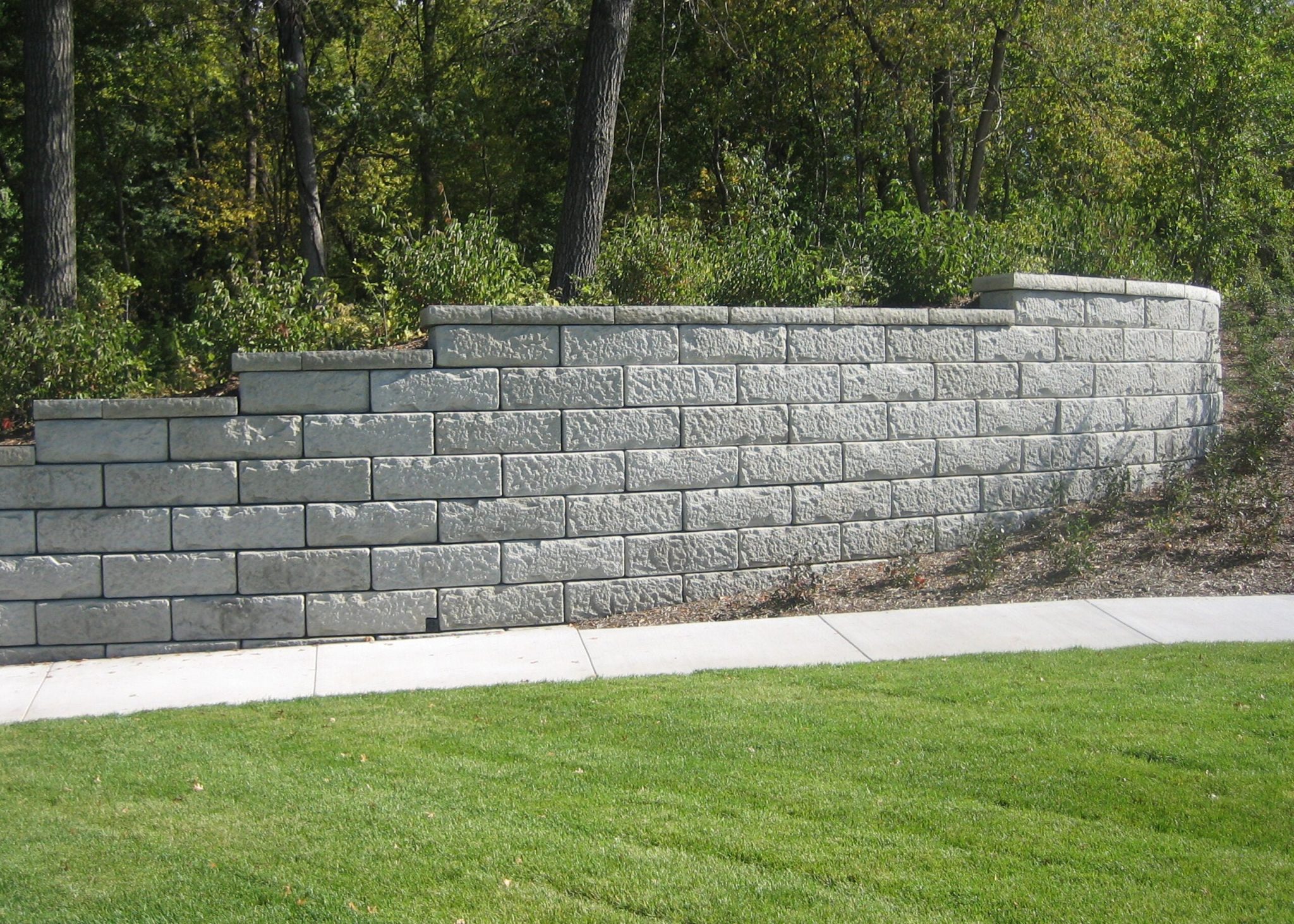 Construire un mur de soutènement pas cher : Guide simple