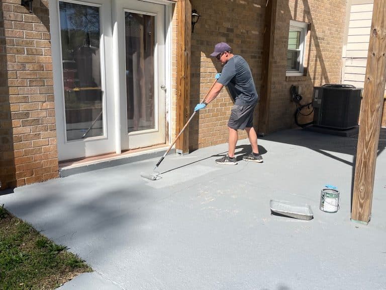 Comment peindre du béton extérieur : Guide en 6 étapes