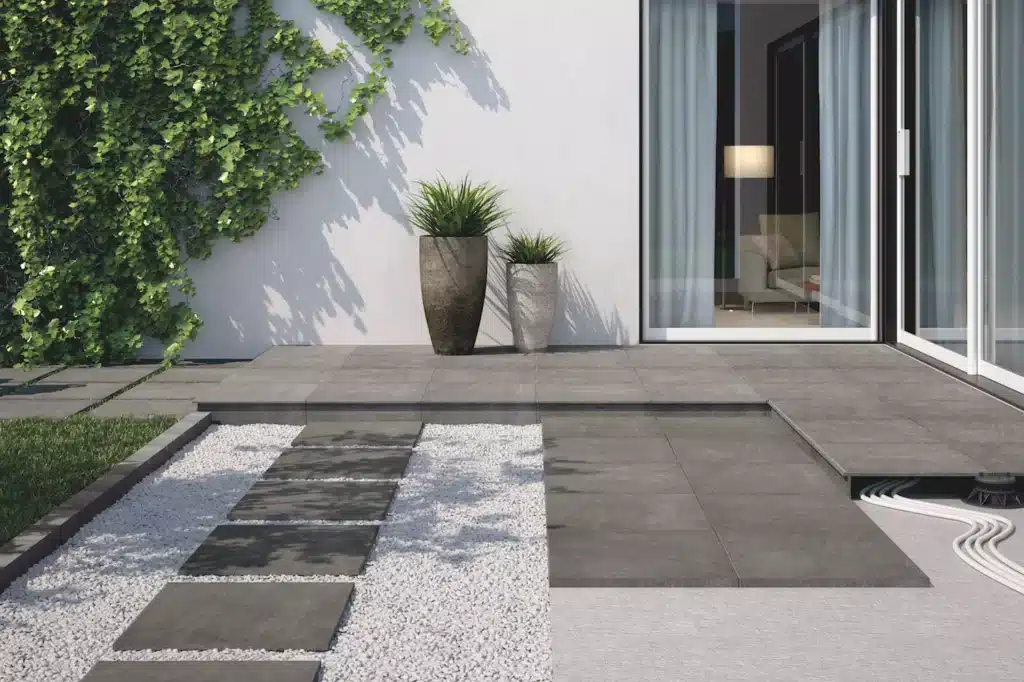 terrasse avec du carrelage